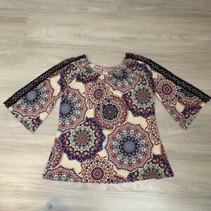 SJS Womens Small Mandala Print Boho Blouse 3/4 Bell Sleeve Crochet Grommet Trim